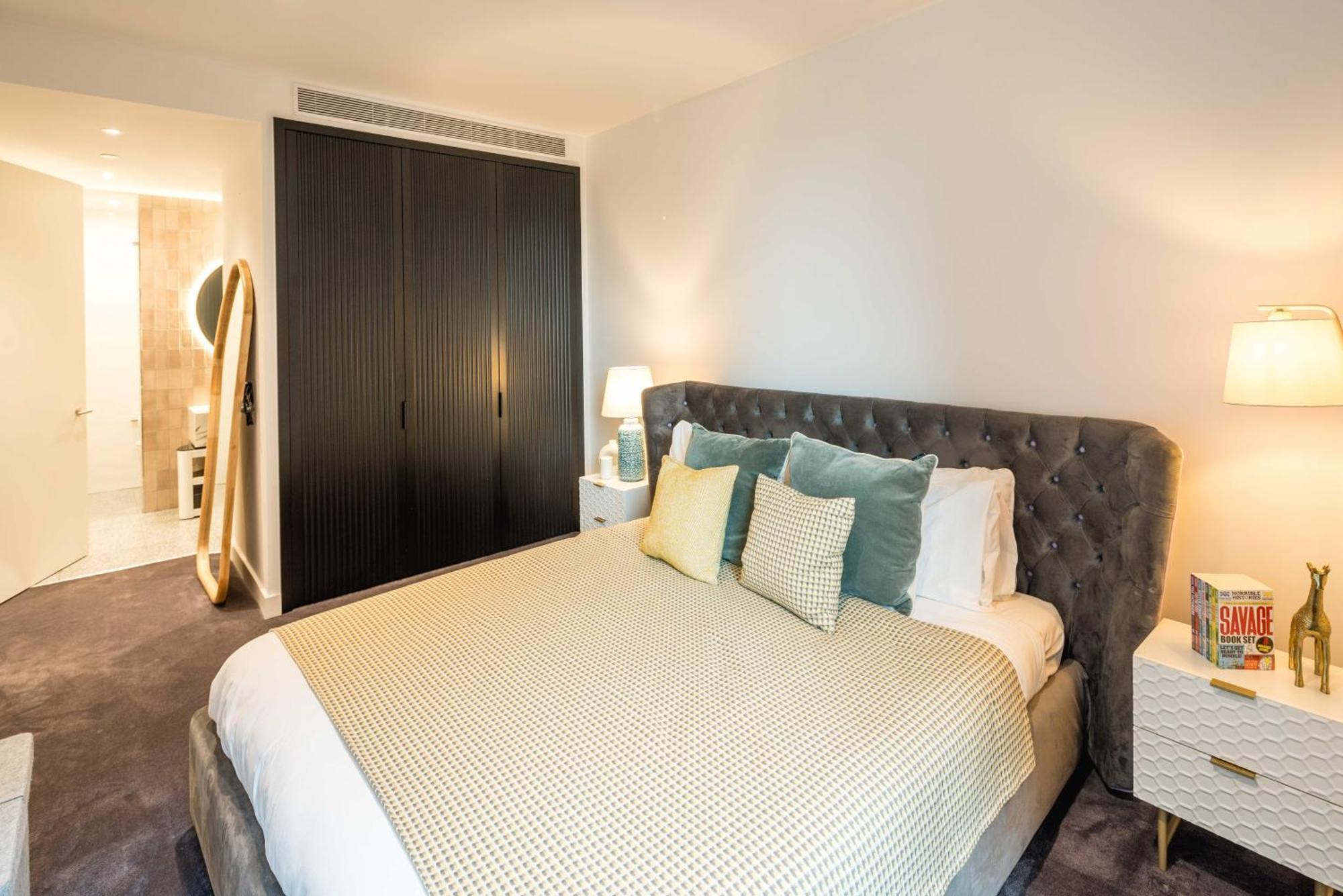 Modern-3beds-balcony-lift Apartment *
