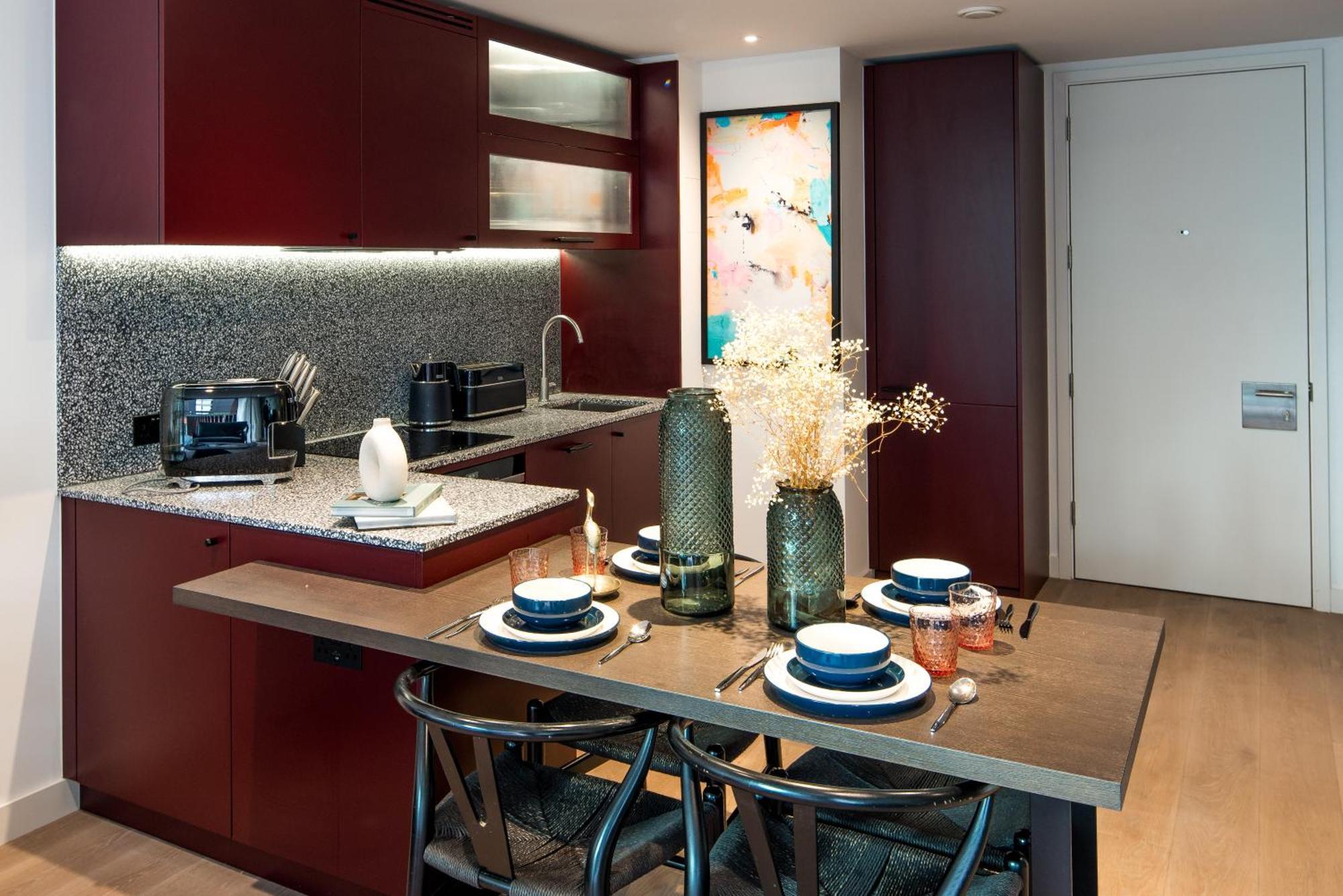 Modern-3beds-balcony-lift Apartment *